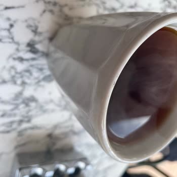 Hijyenik Olmayan Bardakla Servis Edilen Çay