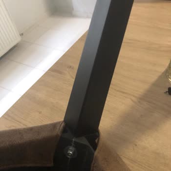 Aynı Sandalye Parçası Kırıldı, Ücretsiz Değişim Sözünün Gecikmesi