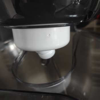 Kapağındaki Ve Hamur Kancası Aparatındaki Çatlaklar İçin Garanti Değişim Talebi