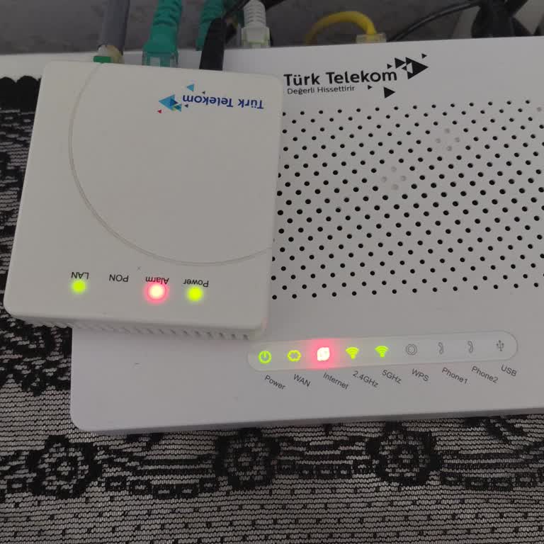 Üniversite Sınavı Hazırlığı İçin Uzun Süreli İnternet Kesintisi Ve Bilgi Eksikliği