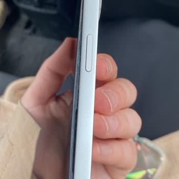 İPhone 13 Batarya Şişmesi Ve Aşırı Isınma Nedeniyle Ücretsiz Onarım Talebi