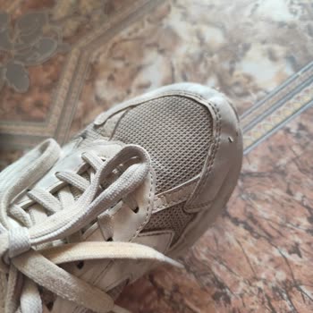 Kısa Sürede Yırtılan Spor Ayakkabılar İçin İade Talebi