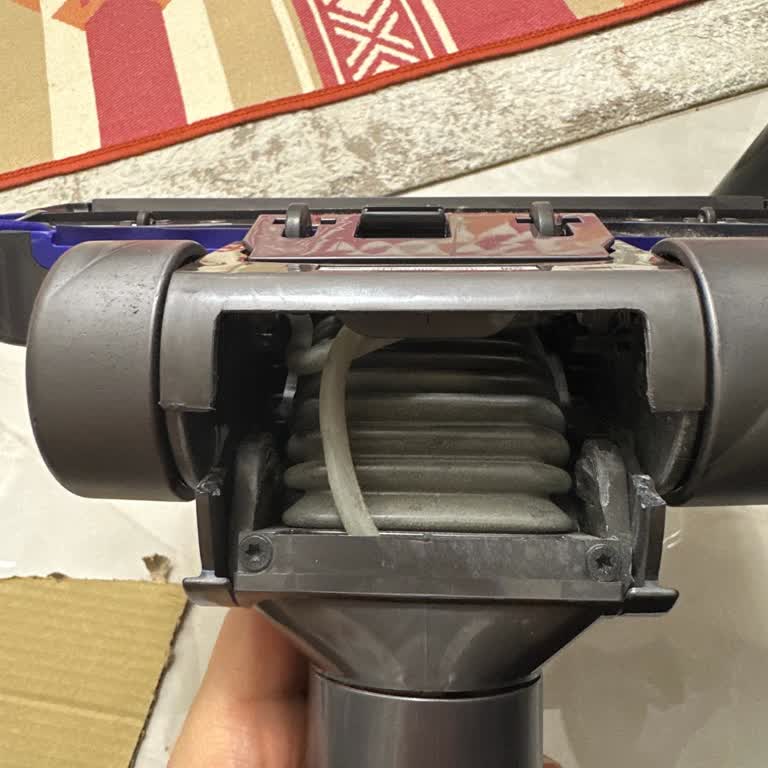 Dyson Süpürge Başlığı Üretim Hatası İçin Ücretsiz Değişim Talebi