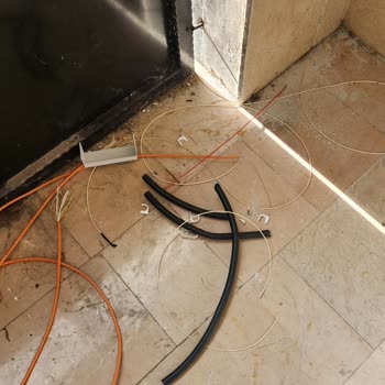 Turkcell Superonline Yetkisiz Montajı Apartmandaki Çöpler Ve Motosiklet Zararına Müdahale Talebi