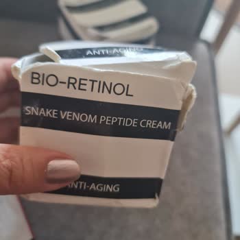 Ser Grup Depolama Reklam Bio Retinol Kırışıklık Kremi Kutusu Kullanılmış Tırtık Pırtık