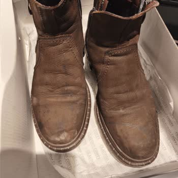Deichmann Botlarda Koruma Boyası Hızla Çöktü, Mağaza Sorumluluk Reddetti