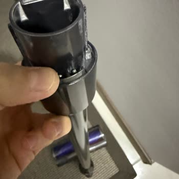 Dyson V12 Teleskopik Borusundaki Sallantı Ücretsiz Değişim Talebi