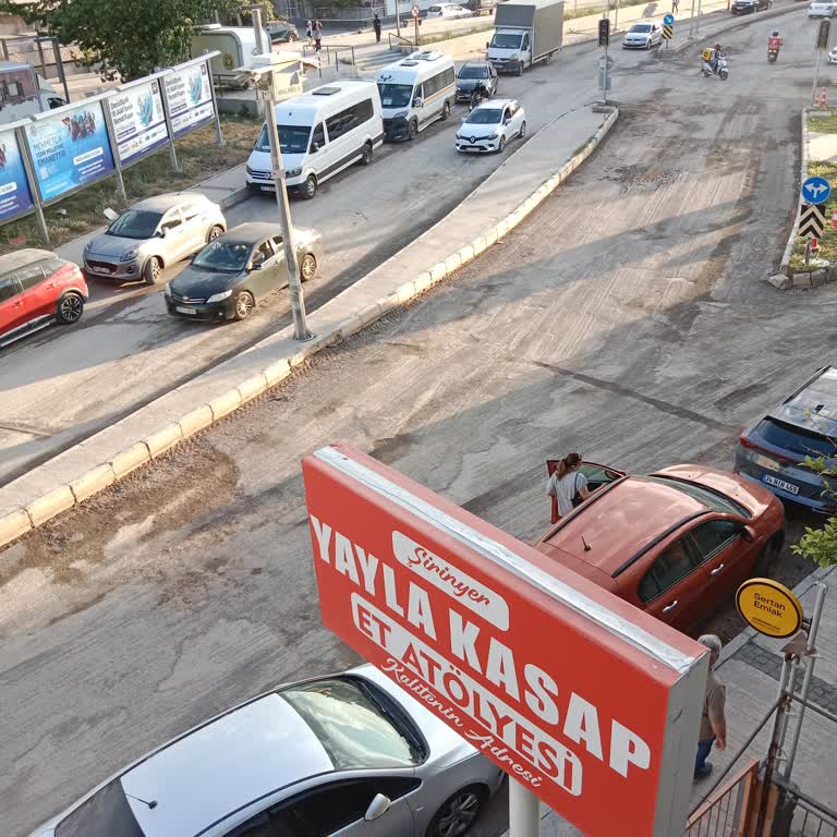 Asfaltlanmamış Yol Tozlu Ve Sağlık Riski Yaratıyor