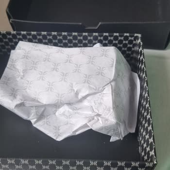 Boş Paket Ve Sorumluluk Reddi: Mor Cüzdan Siparişi