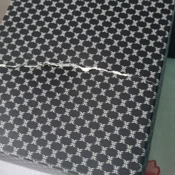 Boş Paket Ve Sorumluluk Reddi: Mor Cüzdan Siparişi