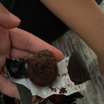 Eti Browni Intense Paketi İçinde Hijyen İhlali Isırılmış Parça
