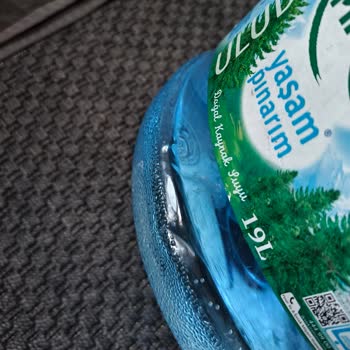Kırık Damacana Nedeniyle Su Sızıntısı Ve Destek Hattı Sorunu