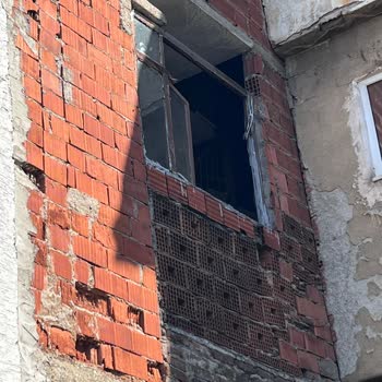 Bahar Mahallesi 3. Işık Sokak'ta Evsel Atıklar Koku Ve Böcek Sorunu Yaratıyor
