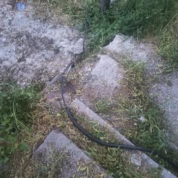Açıkta Bırakılan İnternet Kabloları Görüntü Kirliliği Ve Güvenlik Riski Oluşturuyor