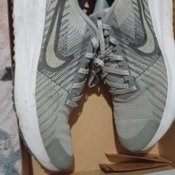 Nike Run Defy Ayakkabısında Kısa Sürede İç Topuk Yırtılması Ve Üretim Hatası Şikayeti
