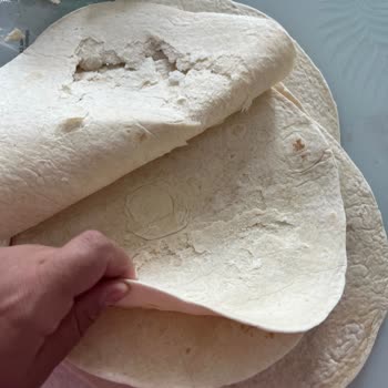 A101'den Alınan Nimet Lavaşı Yapışık Ve Yırtık Çıktı