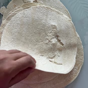 A101'den Alınan Nimet Lavaşı Yapışık Ve Yırtık Çıktı