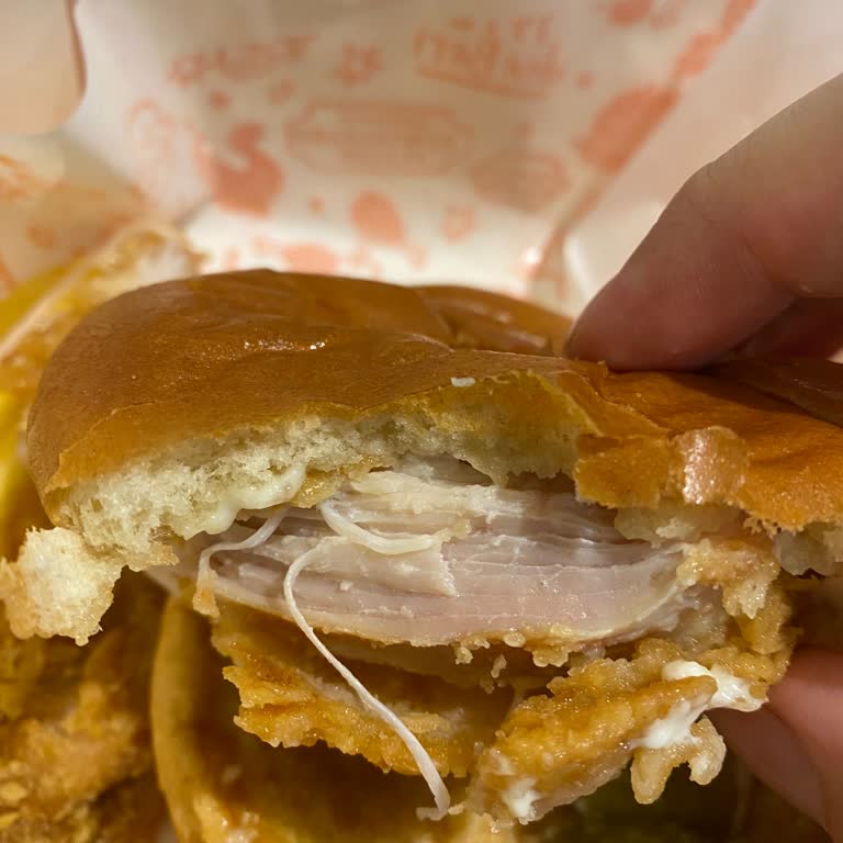 Çiğ Etli Hamburger Ve Personelin İlgisizliği Nedeniyle Sağlık Riski Ve İade Talebi