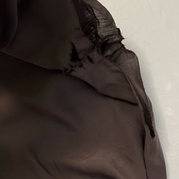 Moda Rossa Takımının Bir Saatte Yırtılması Ve Mağazanın İlgisiz Tutumu