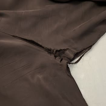 Moda Rossa Takımının Bir Saatte Yırtılması Ve Mağazanın İlgisiz Tutumu