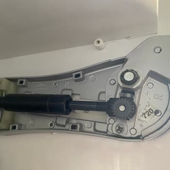 Samet Mobilya’da Mutfak Dolabı Kapak Pistonları Arızalı Ve Güvenlik Tehlikesi