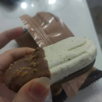 Magnum Sandwich Bademli Dondurmasında Sandviç Kısmı Eksik