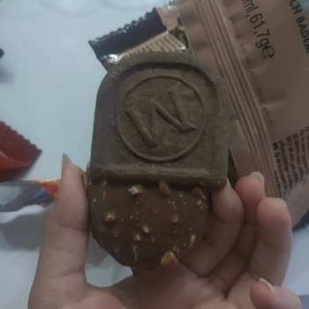 Magnum Sandwich Bademli Dondurmasında Sandviç Kısmı Eksik