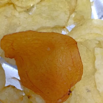 Lays Cips Paketi Yanık Kokulu Ve Bozulmuş, Sağlık Endişesi Ve Son Kullanma Tarihi Geçerli