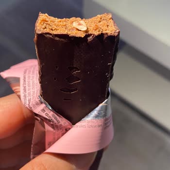 Fellas Çilekli Atıştırmalık Barında Sert Yabancı Cisim Tehlikesi