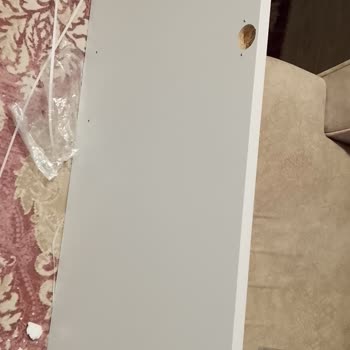 Montajı İmkânsız Olan Banyo Dolabı Ve Eksik Parçalar