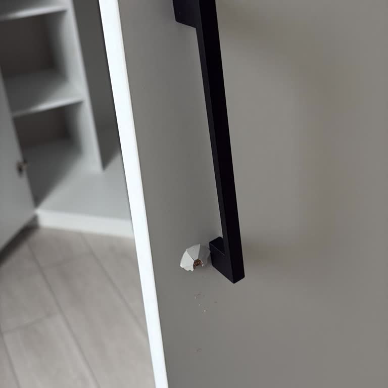 Vivense Montajı Yarım Bıraktı, Kapı Çatladı
