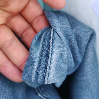 Mavi Pantolonun Bacak Arasından Yırtılması Ve Değişim Talebi