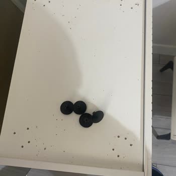 Tekrarlanan Teslimat Ertelenmeleri Ve Yanlış Renkli Sandalyeler Nedeniyle Mağduriyet