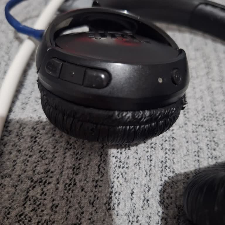 JBL Tune 510 Şarj Sorunu: Kırmızı Işık Sadece 2 Saniye Yanıyor
