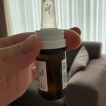 Velavit Çocuk Damlası İçindeki Sarı Kalıntılar Bebeği Endişelendiriyor
