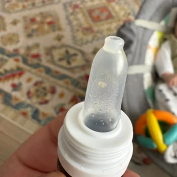 Velavit Çocuk Damlası İçindeki Sarı Kalıntılar Bebeği Endişelendiriyor