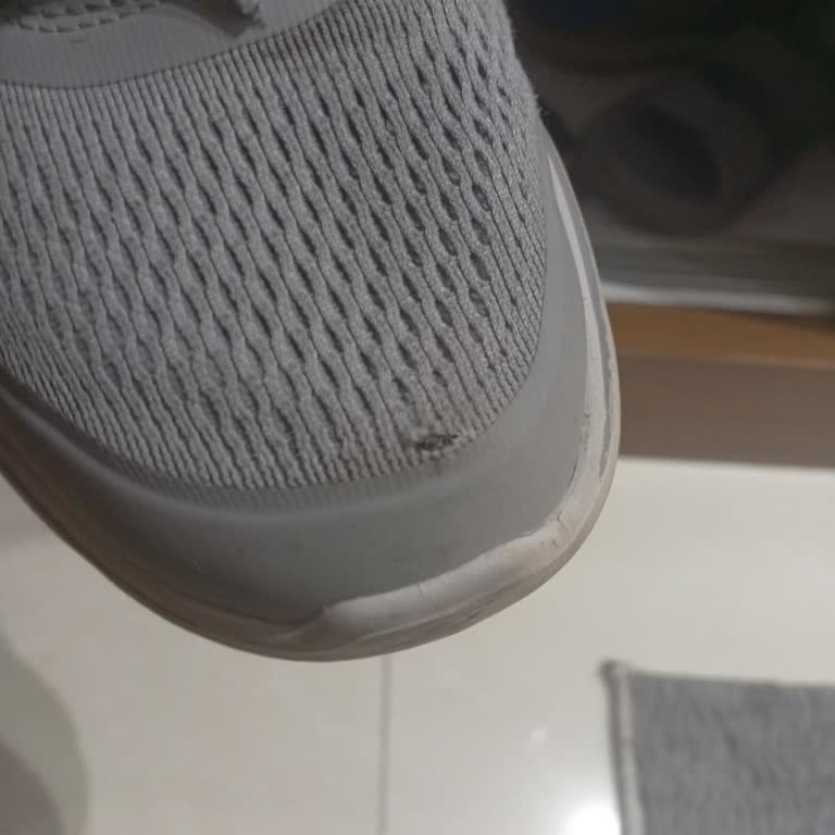 Skechers GO Walk Ayakkabısının Ön Bölümünün Kısa Sürede Yırtılması