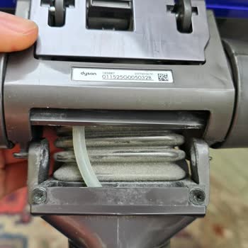 Dyson Süpürge Başlığı Kendi Kendine Ayrılıyor Ve Garanti Kapsamında Ücretsiz Değişim Talep Ediliyor