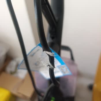 Bissell Halı Ve Koltuk Yıkama Makinesinin Kabloda Kesik, Güvenlik Riski