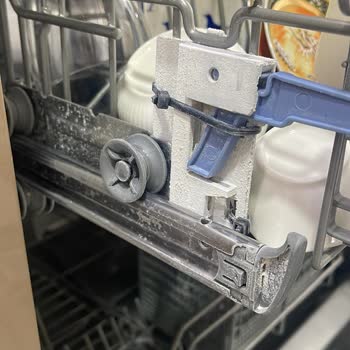 Franke Bulaşık Makinesinin Üst Sepetindeki Plastik Parçalar Eriyor Ve Sağlık Endişesi