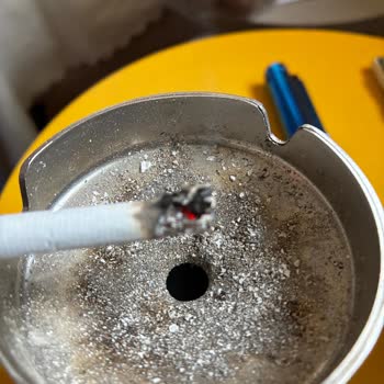 Marlboro Touch Gray Sigaralarında Büyük Yaprak Parçaları Ve Sık Sık Ateş Düşmesi