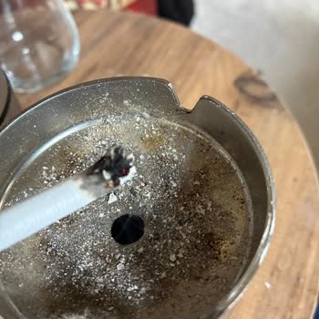 Marlboro Touch Gray Sigaralarında Büyük Yaprak Parçaları Ve Sık Sık Ateş Düşmesi