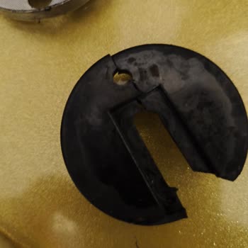 Creavit Lara Klozet Kapağının Bağlantı Parçası Kırıldı, Yedek Parça Bulunamıyor