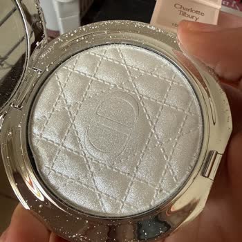 Rio Kozmetik Toptan’dan Gelen Patlak Fondöten Ve Kırık Highlighter’lar İçin Tam İade Talebi