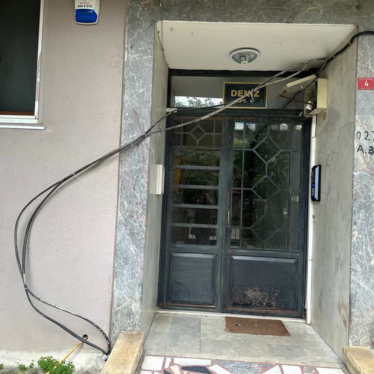 Kablo Net Kabloların Dışarıda Bırakılması Estetik Ve Güvenlik Sorunu
