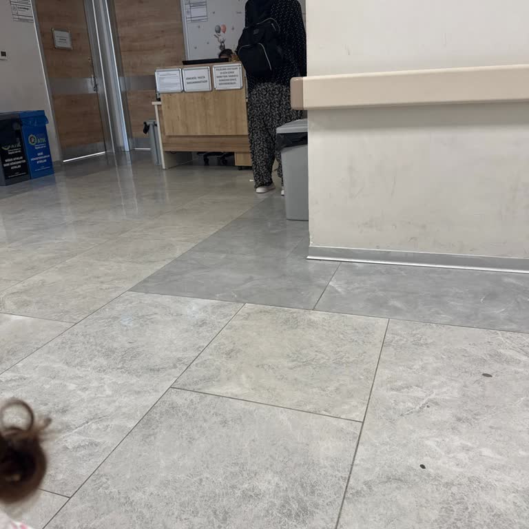 Menderes Devlet Hastanesinde Sekreterin Saygısız Dil Kullanımı Ve Sıra İhlali