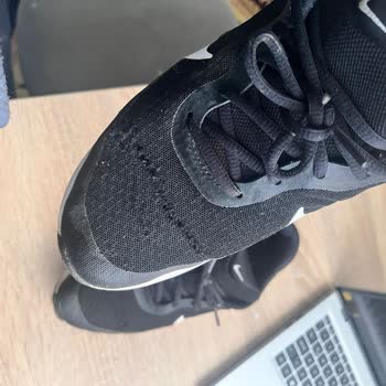 Nike Ayakkabım Kısa Sürede Yırtıldı, Değişim Talebim Reddedildi
