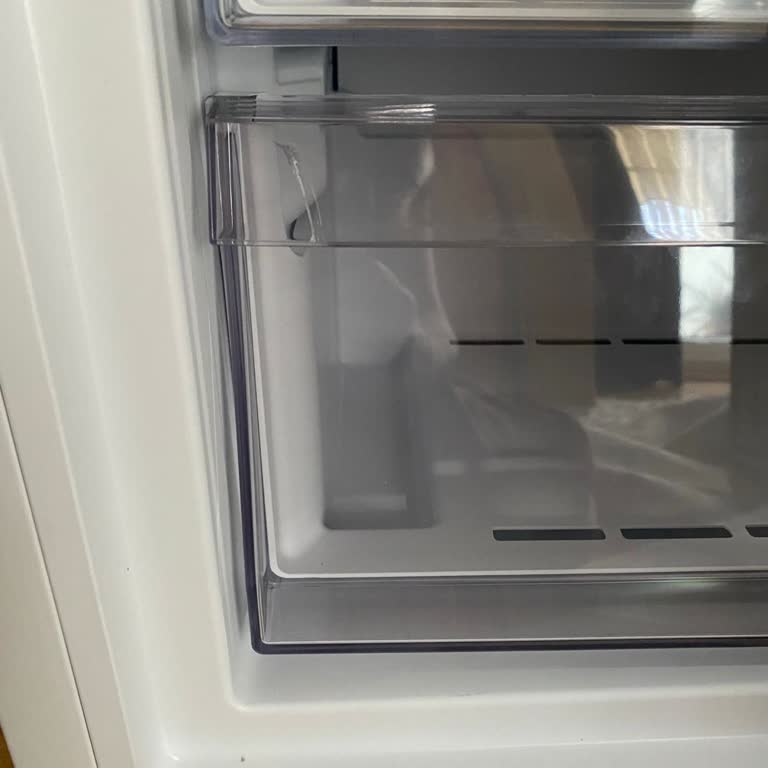 Hasarlı Dondurucu Çekmece Ve Saygısız Servis Nedeniyle Tam Değişim Talebi
