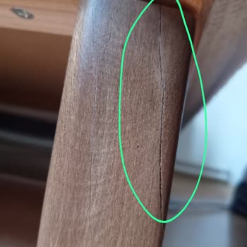 Vivense Beyaz Berjerde Çatlaklar Ve Kırık Parçalar: Üretim Hatası