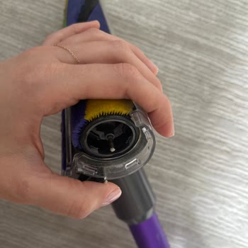 Dyson Gen5 Detect Fluffy Optic Başlığı Çentikli Kapağı Kendi Kendine Düşüyor: Değişim Talebi